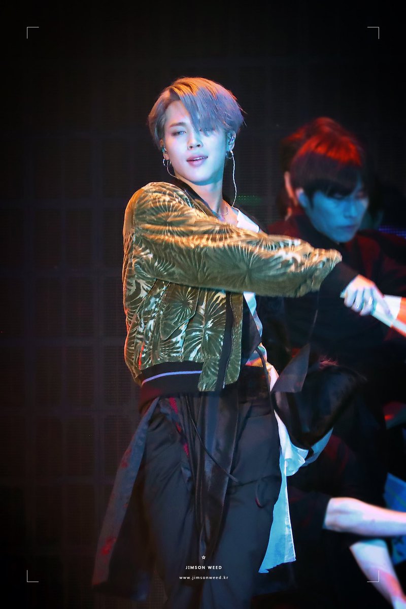 JSWD_JM's tweet photo. 181201 MMA @BTS_twt #JIMIN #지민 #방탄소년단 #BTS⁠ ⁠⁠부채춤 진짜 레전드다ㅠㅠ https://t.co/1q3RUKn5Bw