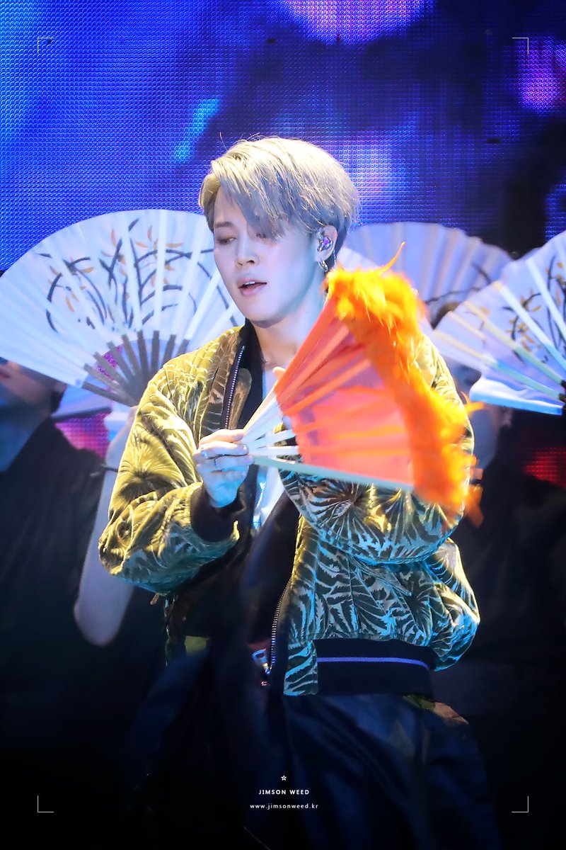 JSWD_JM's tweet photo. 181201 MMA @BTS_twt #JIMIN #지민 #방탄소년단 #BTS⁠ ⁠⁠부채춤 진짜 레전드다ㅠㅠ https://t.co/1q3RUKn5Bw