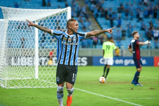 paulo_nunes8's tweet photo. 🏆#BR 2018 l ⚽️ARTILHEIROS:
Gabriel #Santos 18 gols
Ricardo Oliveira #AtlMG 13 gols
Diego Souza #SãoPaulo 12 gols
Pablo #AtlPR 12 gols
Já os goleadores da dupla no #BR foram:
Nico López 🇦🇹#Inter 11 gols
Everton 🇧🇼#Grêmio 10 gols
@rdgrenal https://t.co/OdWp3AQLwH