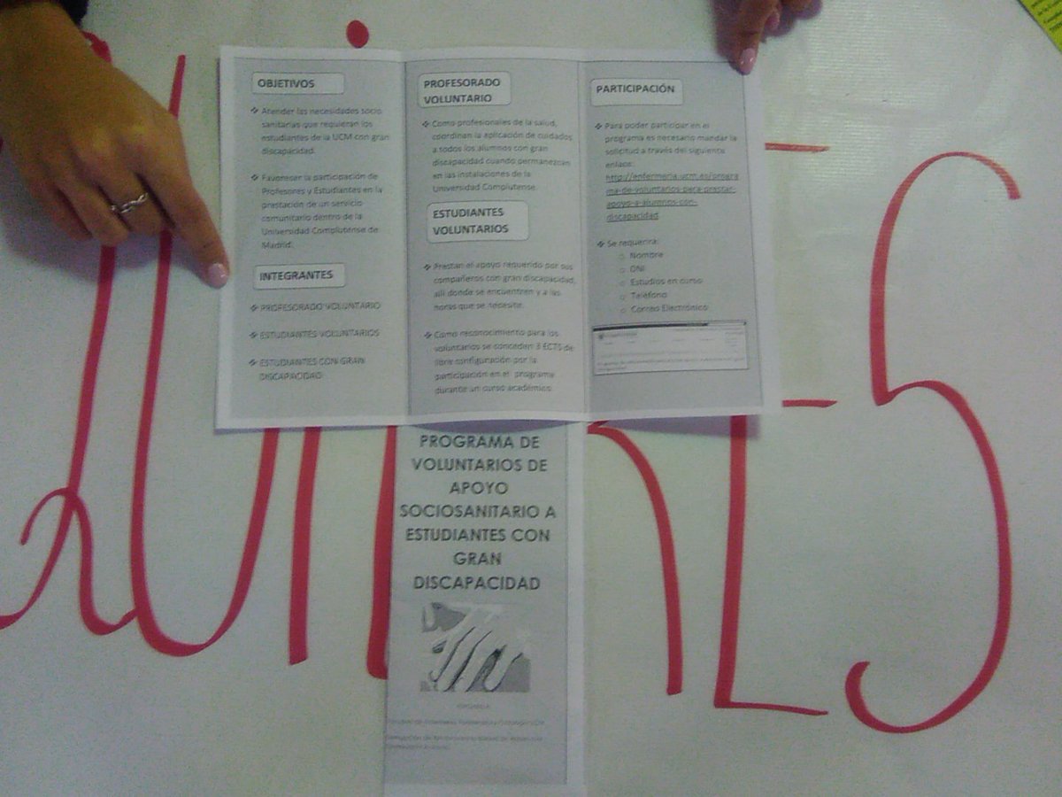 Stand de nuestras compañeras haciendo difusión del programa de voluntariado #DiaInternacionalDiscapacidad <a href="/FacultadEFP_UCM/">Facultad Enfermería, Fisioterapia y Podología UCM</a> <a href="/facultadtsucm/">Facultad Trabajo Social (UCM)</a> #Voluntariado #UCM <a href="/unicomplutense/">Complutense</a>