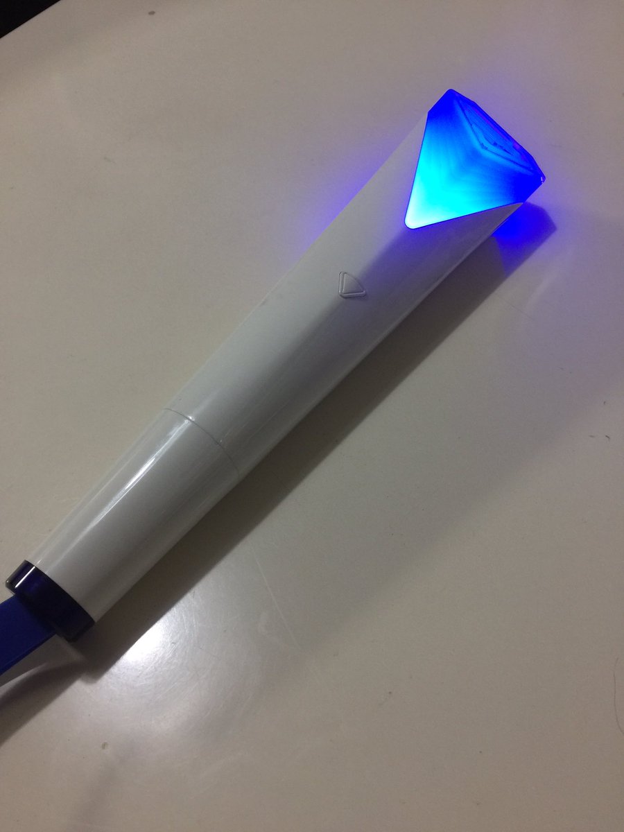 mysweetchacha16's tweet photo. 朗報です。
このツイートにリプをくれた方に教えていただきました！
Seriaに売ってます。
電池を入れる部分が全く同じでした。
ちゃんとライト点きました💡 https://t.co/3ScqjtwUZy