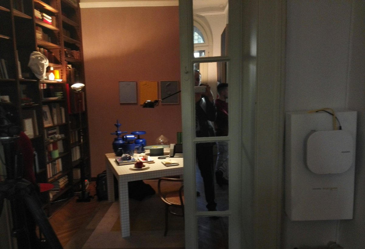 HuaweiItalia's tweet photo. #Huawei e @FASTWEB partner tecnologici di @airbnb_it per “The Apartment”: dalla #smarthome  alla smart life. Un appartamento contemporaneo milanese con prodotti e soluzioni tecnologiche, anticipa ai visitatori la “Smart Life” del futuro @ElleDecorItaly https://t.co/SQuo93QoaX