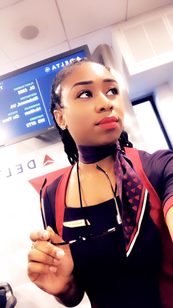 HAPPY MONDAY .....time to shine 😊🌎✈️✈️#planes #travel #delta #deltaairlines #usa #aviatorsofcolor #deltadeltadelta #deltaproud #aviationlovers #aviatorsofcolor #flyfortheculture