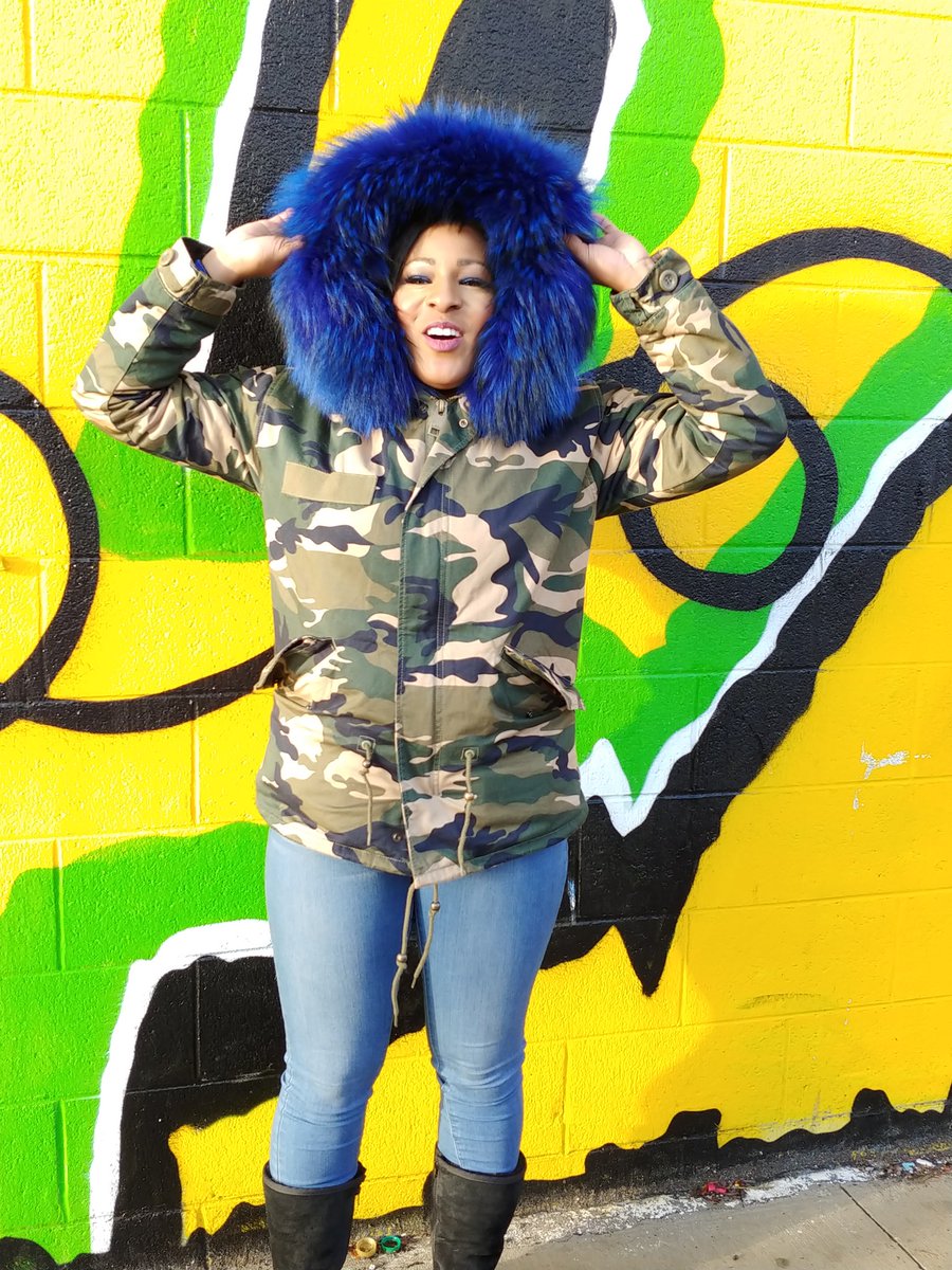TheLueCrew's tweet photo. #MondayMotivation Fox 2 News Morning @MaurielleFOX2 representing her hood ๐ in๐ฅ๐ฅ๐ฅcamouflage jacket with blue faux fur hood (@eBay) #LuesLook๐ https://t.co/4Aw8XDAeda