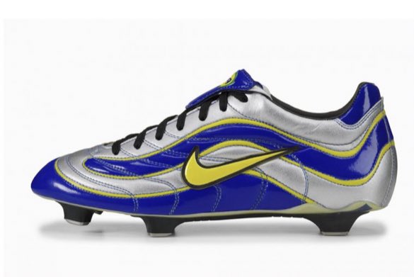 Recuerdo Fútbol auf Twitter: „#BotasMíticas 👟 Revolución el mercado con Nike Mercurial 1997. Primeras botas fútbol Más ligeras y adaptadas para un jugador, para Nazario. Ahora existe una versión