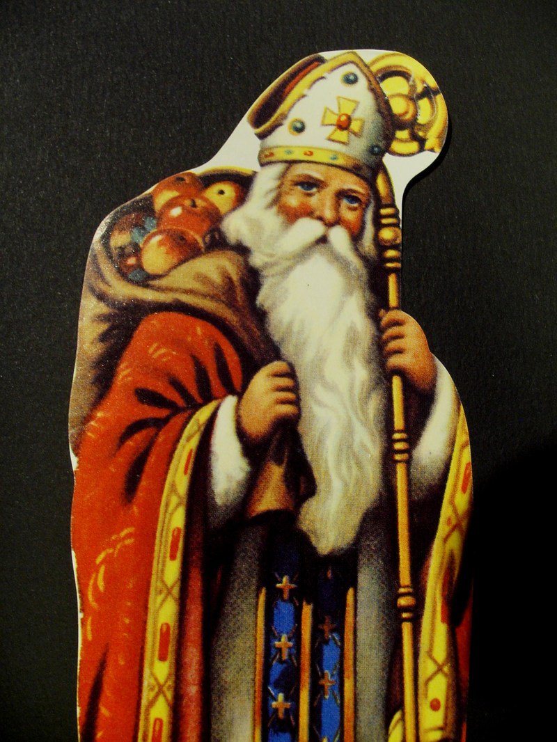 PomChouchou's tweet photo. C'est bientôt la Saint Nicolas mes choux, j'espère que vous avez été sage. Sinon gare au Père Fouettard ! https://t.co/gkSfZlKas4