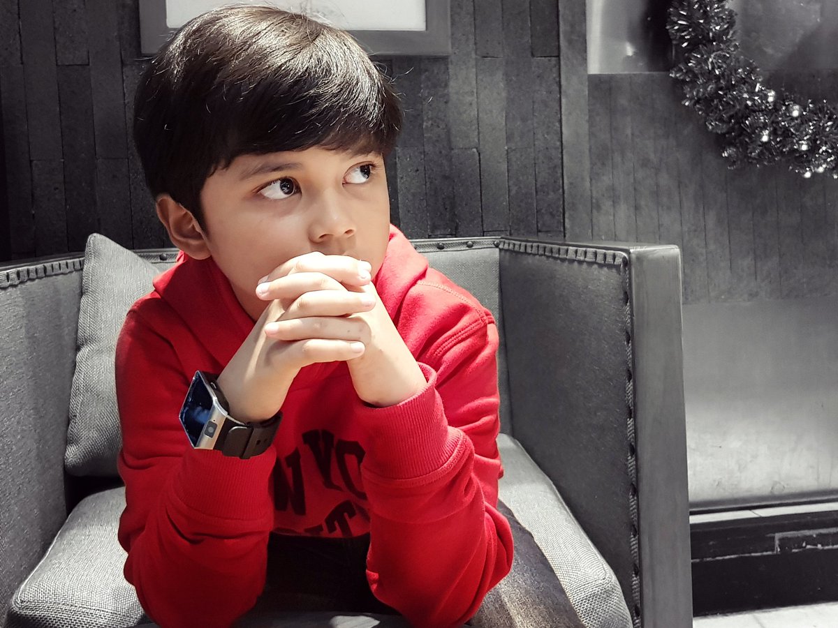 MuzakkiRamdhan's tweet photo. Gaya nya sok cool, padahal nahan nangis abis nonton drakor tentang anjing dan majikan 😢😢😢 #muzakkiramdhan #aktorcilik #hostcilik #dubbercilik https://t.co/bmh0mvyZ7V