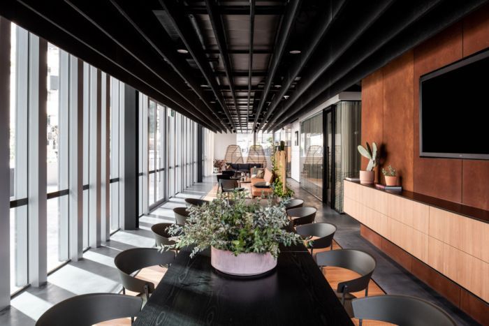 Enviro4Business's tweet photo. Happy Monday People, our office of the day is Ubers office in Perth. Serious office envy with the relaxed and cool theme running through this space. Go on, take a look, we know you want to! #officedesign #interiordesign #officeinteriors 

https://t.co/ivaxKyLX6t https://t.co/uWd2cma156