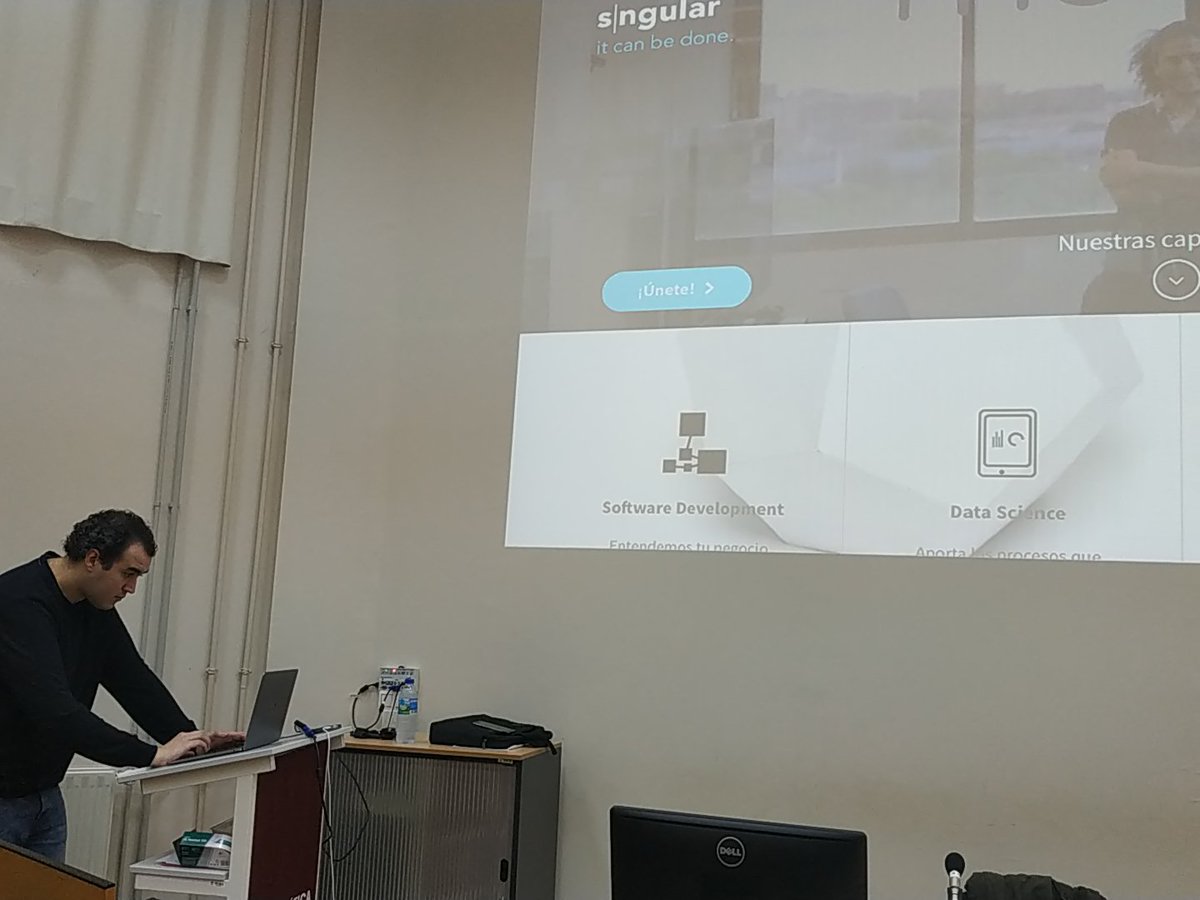 A punto de comenzar la charla sobre Swift e iOS por Pablo García de <a href="/sngular/">Sngular</a> en la Escuela de Ingeniería Informática <a href="/uniovi_info/">Universidad Oviedo</a>