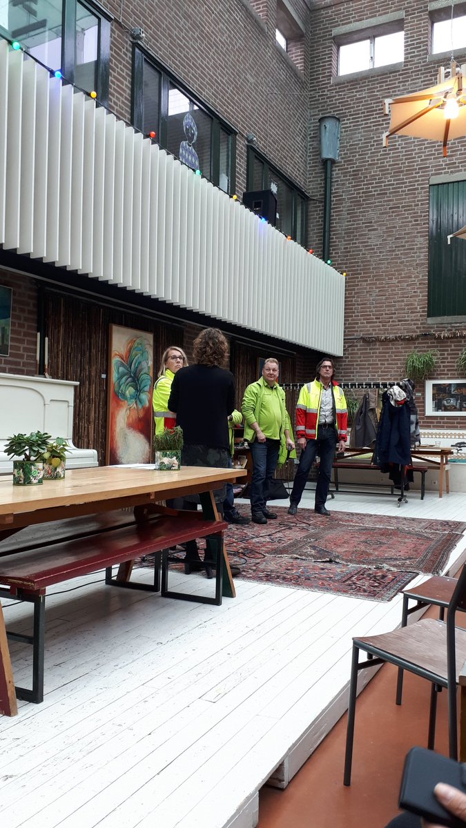 Een schoner #Overvecht samen schoner. De afvalcoaches geven advies. #sirenelunch. 
Wil je je eigen buurt schoon houden? Kom eens langs op #Gagelsteede ook daar vind je allemaal tips en ideeën. <a href="/WBOVervecht/">Wijkbureau Overvecht</a> @030Natuurlijk
