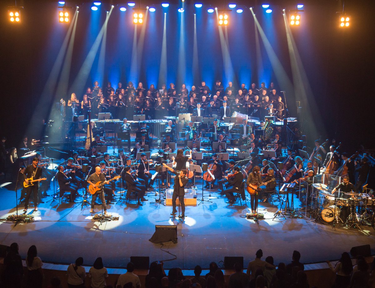 Solo podemos seguir diciendo gracias una y mil veces. A vosotros,  a la @osrmurcia y Virginia Díaz. A <a href="/alicia_morote/">Alicia Morote</a>. A al coro #HimsMola. A todos los que hicieron de la noche del sábado una noche para el recuerdo. GRACIAS por hacer enorme #MalditaSinfónica (📸 <a href="/diegogarnes/">⚡️𝘿𝙞𝙚𝙜𝙤 𝙂𝙖𝙧𝙣𝙚́𝙨⚡️🏳️‍🌈</a>)