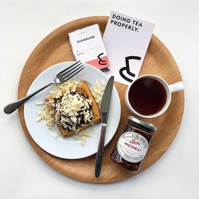 This month's #CrumpetCollaboration w/ @frances_quinn is designed to look like one Xmas classic (cheese + pickle) + to taste like a different sweeter one. @Tiptree mincemeat topped w/ grated marzipan, toasted to taste like xmas on crumps. 8am- 6pm in Dec. £5 with any black tea!