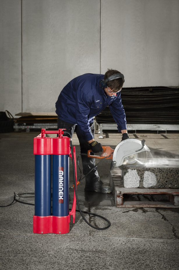 MakinexUK's tweet image. The makinex Hose 2 Go is unique as it doesn&apos;t require a battery or pump, with 14 litre capacity providing up to 30 minutes of constant flowing water! 

For more information contact us on 01212803012.

#Makinex #hose2go #makinginefficienciesextinct