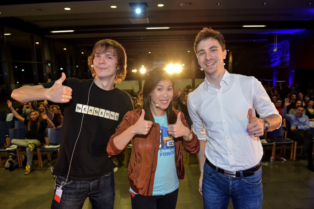 Zwei #YouTuber und ein #Wissenschaftler treffen sich in #Jena. Raus kommt: #SciencemeetsYouTube. Wie der Abend mit <a href="/maithi_nk/">Mai Thi Nguyen-Kim</a>, <a href="/DrAlexFreytag/">Alexander Freytag</a> <a href="/ZEISS_Group/">ZEISS Group</a> und <a href="/Techtastisch/">Techtastisch</a> war, erfahrt ihr in unserem Rückblick: fastforwardscience.de/2018/12/das-wa…