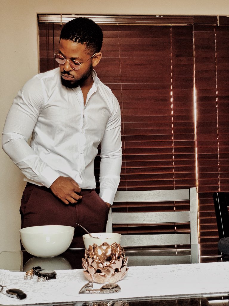 KabeloMusic's tweet photo. Don’t mind the two bowls, I’m always eating 🤦🏾‍♂️. Happy Monday https://t.co/2dShMGvRnY