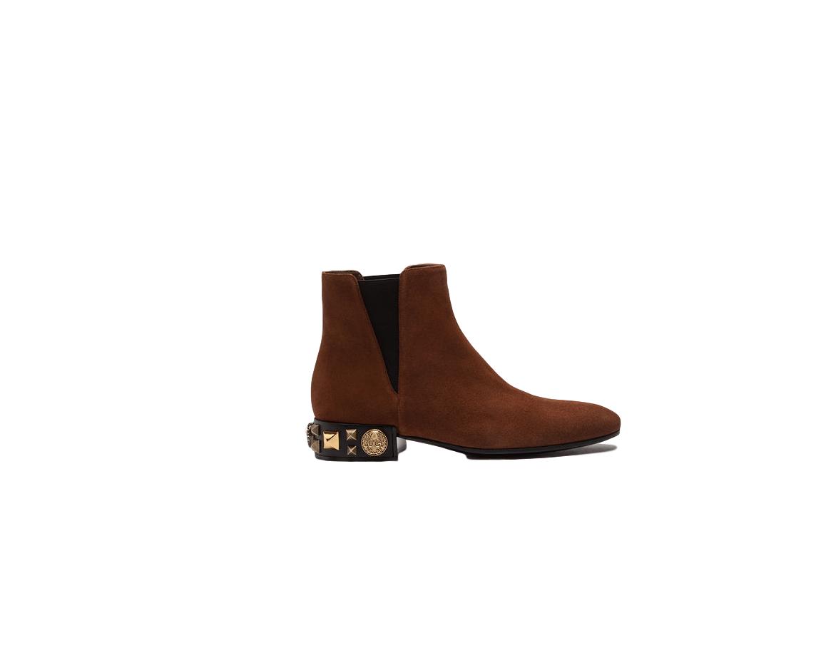 When it comes to Dolce footwear, it’s all about the heel this season. #DolceandGabbana
.
#boots #dolceboots #bootie #fashionstylist #tracyclifford #chicago