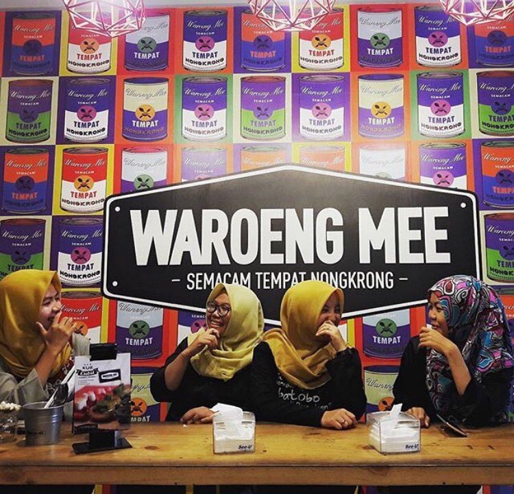 Ngobrol seru sore ini di Waroeng Mee. Nggak boleh gosip ya :D
#waroengmee #SemacamTempatNongkrong