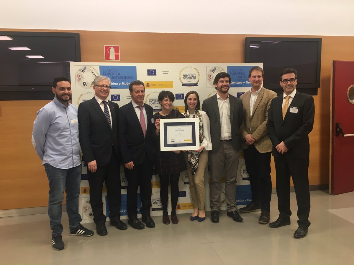 SantiMzCm's tweet photo. Súper orgulloso del equipo de proyecto #POSTLowCIT (@inea_eu), presentado por @Correos a los premios SEMS #Mobilityweek. Un premio que anima a seguir mejorando la movilidad y la calidad de vida de las ciudades. https://t.co/uOyvZ9XweC https://t.co/o5CddbTK4W