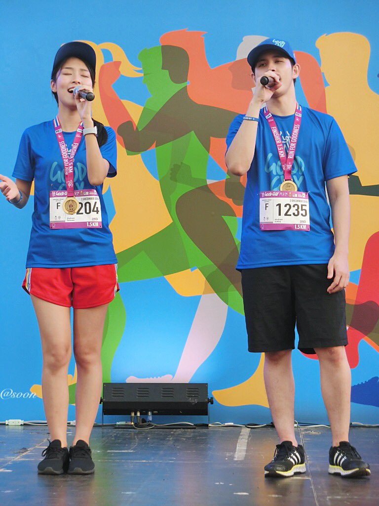 soon19092516's tweet photo. ช่วงร้องเพลง "คนดีที่ไทยต้องการ"
#goodguyrun2018
#RunForGoodness
#โฟกัสพลอยใส
#กัสใส https://t.co/ISfPVMMXB5