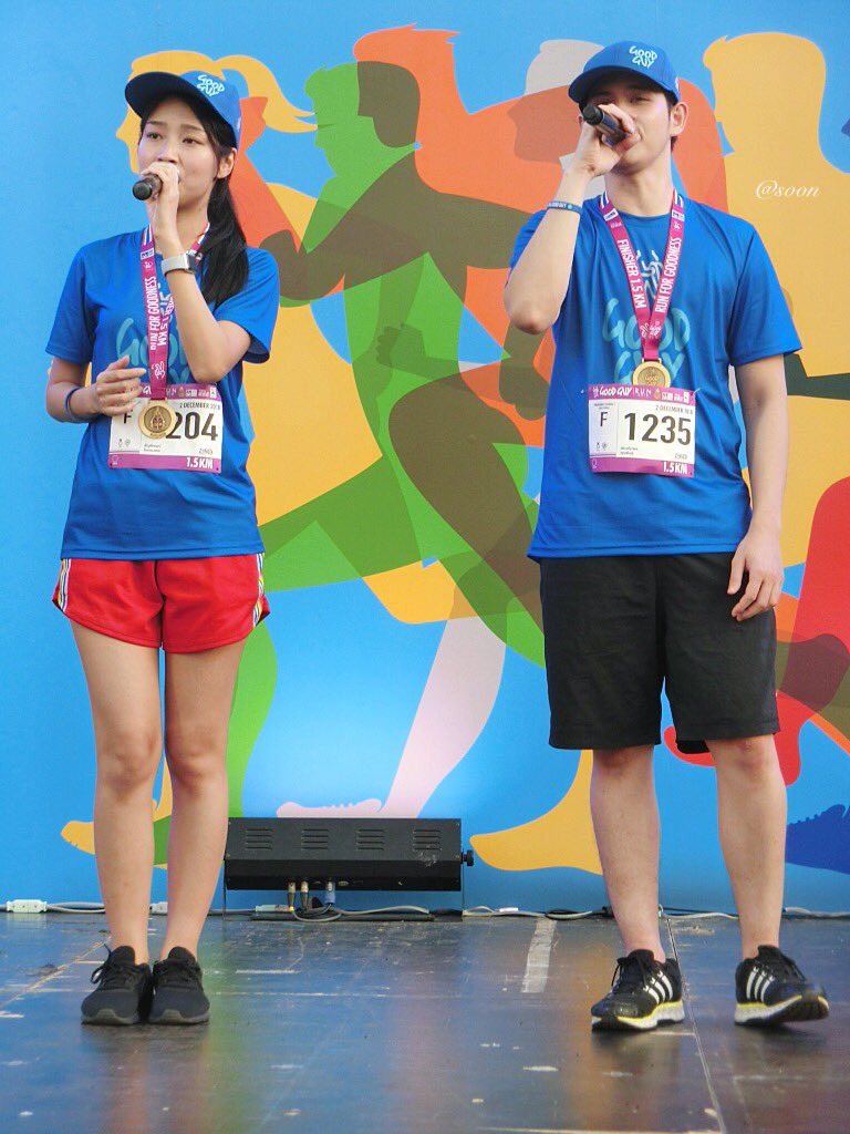 soon19092516's tweet photo. ช่วงร้องเพลง "คนดีที่ไทยต้องการ"
#goodguyrun2018
#RunForGoodness
#โฟกัสพลอยใส
#กัสใส https://t.co/ISfPVMMXB5