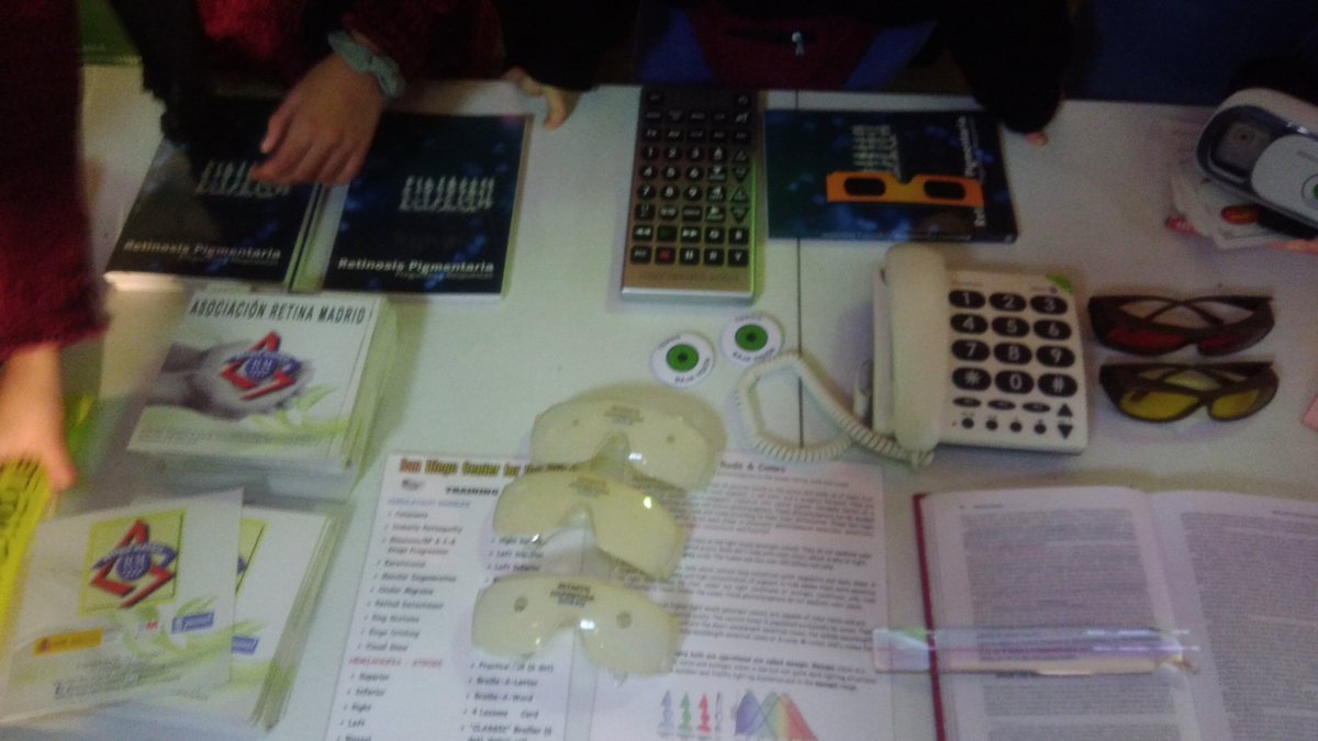 Gracias a la asociación <a href="/retinamadrid/">Asociación Retina Madrid</a> por dejarnos el material para nuestro stand del #DiaInternacionalDeLaDiscapacidad #FacultadTrabajoSocial #UCM @fundacionretina