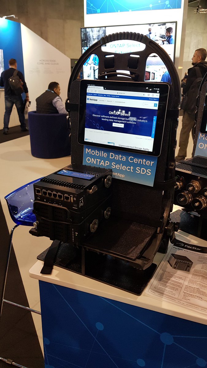 yekyaw's tweet image. this is so cool.. me with NetApp ONATP SELECT mobile data centre.. #ONTAPSELECT #NETAPPinsight18
