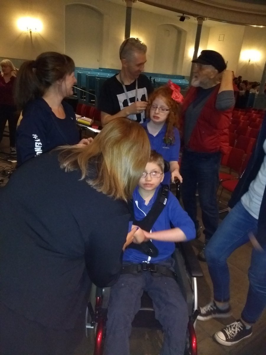 Team_Oaklands's tweet photo. Sneak peek of the amazing stars on display in tonight's show as the @Team_Oaklands choir get ready for their soundcheck. #weebitexcited #Edinburgh @stephendeazley @queens_hall https://t.co/yrP9mhj5mG