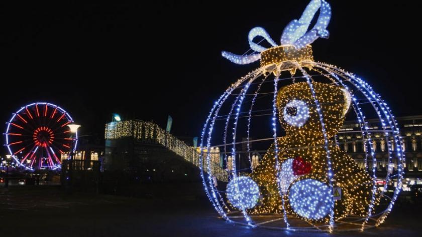 Eh oui cette année, Noël, c'est dans la Cité Ardente que ça se passe... 🌲🌲seniorsmag.be/evasions/670/n…