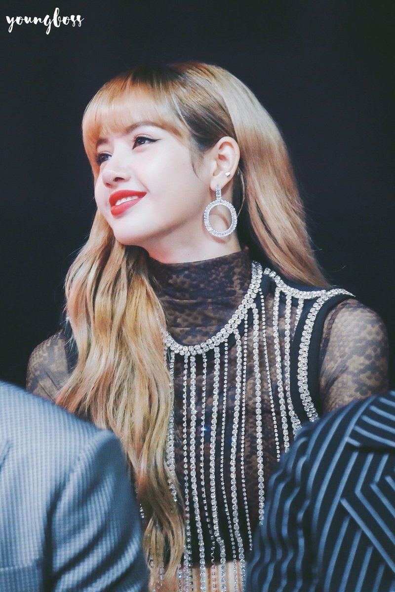 YounGBoss on Twitter: "181201 MMA #블랙핑크 #BLACKPINK #리사 #LISA give back real one🙈… "