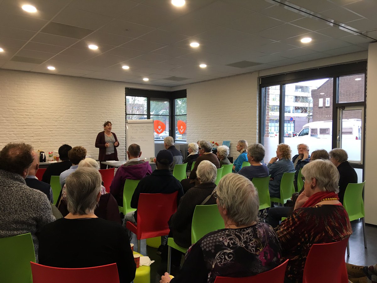 Info bijeenkomst ‘Valpreventie’. Bewustwording van mogelijke valrisico’s en maatregelen treffen om vallen te voorkomen! Uitleg van fysio’s met grote opkomst! Ism <a href="/Bibliotheek030/">Bibliotheek Utrecht</a> <a href="/SamenZuilen/">SamenZuilen</a> #Zuilen #valpreventie #ouderworden
