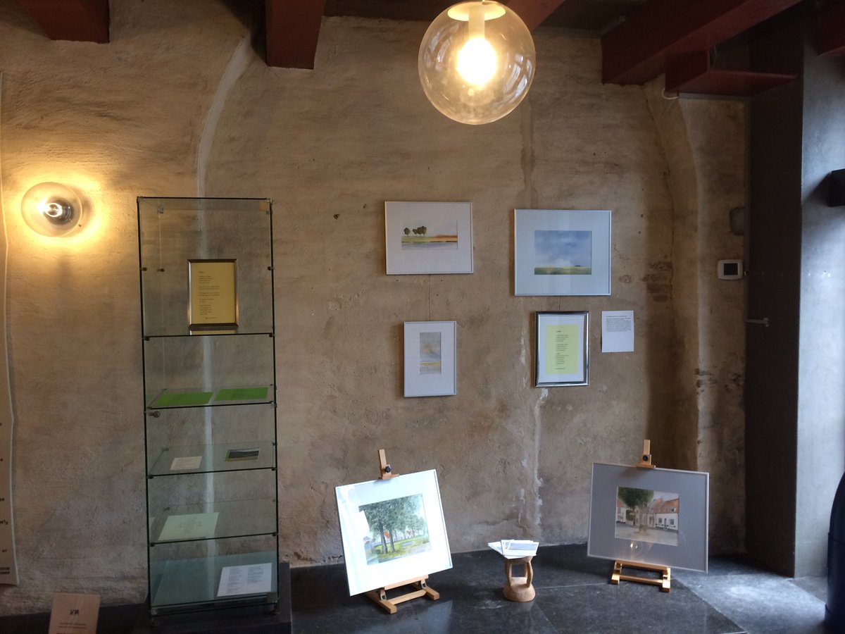 Vanmorgen nieuwe wisselexpositie ingericht in voorportaal stadhuis ⁦<a href="/gem_Hattem/">Gemeente Hattem</a>⁩, samen met medelid van Kunstgilde #Hattem Marianne Voeten. De aquarellen &amp; gedichten zijn te bezichtigen tijdens gebruikelijke openingstijden balies. #expositie #gedichten #aquarellen
