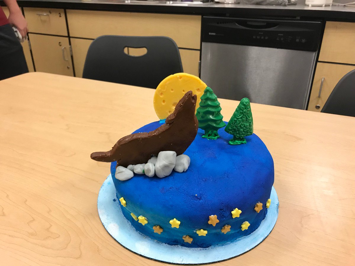 BPBlackHawkTV's tweet photo. Vote for Period 7's cake by liking this Tweet. https://t.co/NQm4MSxLNI