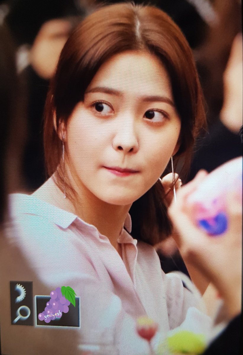 yeriyeah3051's tweet photo. 181203

#예리 #yeri #RedVelvet #레드벨벳 https://t.co/etx4nt5O0z