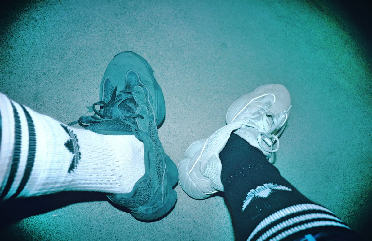 I_T_S_U_K_I_N_O's tweet photo. ファッションなんて基本自由🤣
変態馬鹿履き足元倶楽部👟
#yezzy500
#UTILITYBLACK
#SALT https://t.co/T1wHeBbw4h