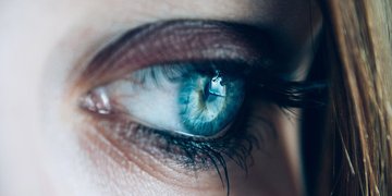 CollegeOptomUK's tweet photo. If you were faced with a patient suffering from domestic abuse, what would you do? Our Clinical Adviser, Daniel Hardiman-McCartney MCOptom, discusses this difficult topic in his latest blog. https://t.co/HXtrR2VPO0 https://t.co/LpPF4ulXbh