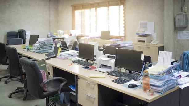 Bureaux_Locaux's tweet photo. La propreté des bureaux (ou plutôt le manque de propreté), sujet de discorde et de tensions entre salariés 🧹👩‍💻

➡️ https://t.co/q3hb5I0hXk via @LCI #viedebureau #entreprise #qvt #travail #bureaux #startup #PME https://t.co/5AQOOpFwPx