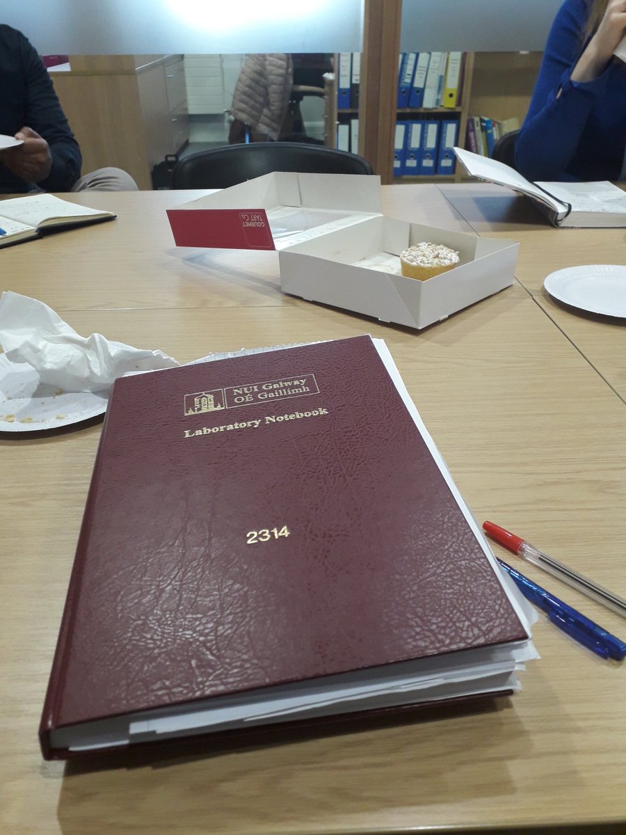 ClodaghON's tweet photo. It was Mince-pie Monday at our weekly lab meeting! The important question is who will get the last mince pie 😂 @RoisinMDwyer  @katiegilligan89 https://t.co/G5mbUvQ28T
