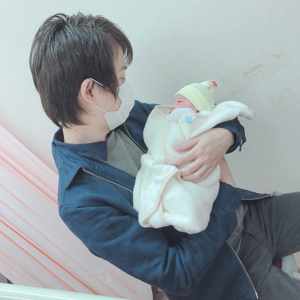 r______227's tweet photo. 12月3日18時15分に2878ｇの女の子出産しましたー👶💗大事な時に限って間に合わないパパだったけどこれから2人でたくさん愛してくからね🧚‍♂️♡ https://t.co/9QbF3SgYDM