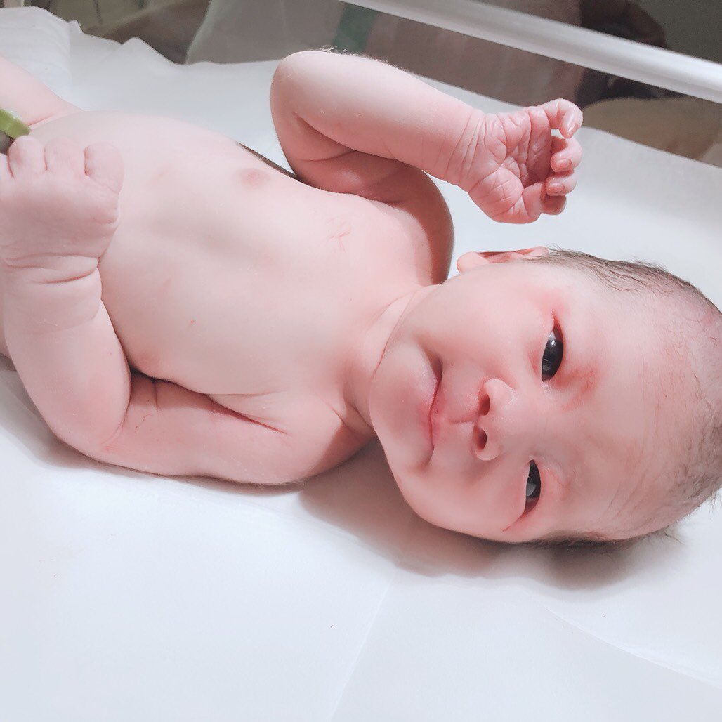 r______227's tweet photo. 12月3日18時15分に2878ｇの女の子出産しましたー👶💗大事な時に限って間に合わないパパだったけどこれから2人でたくさん愛してくからね🧚‍♂️♡ https://t.co/9QbF3SgYDM