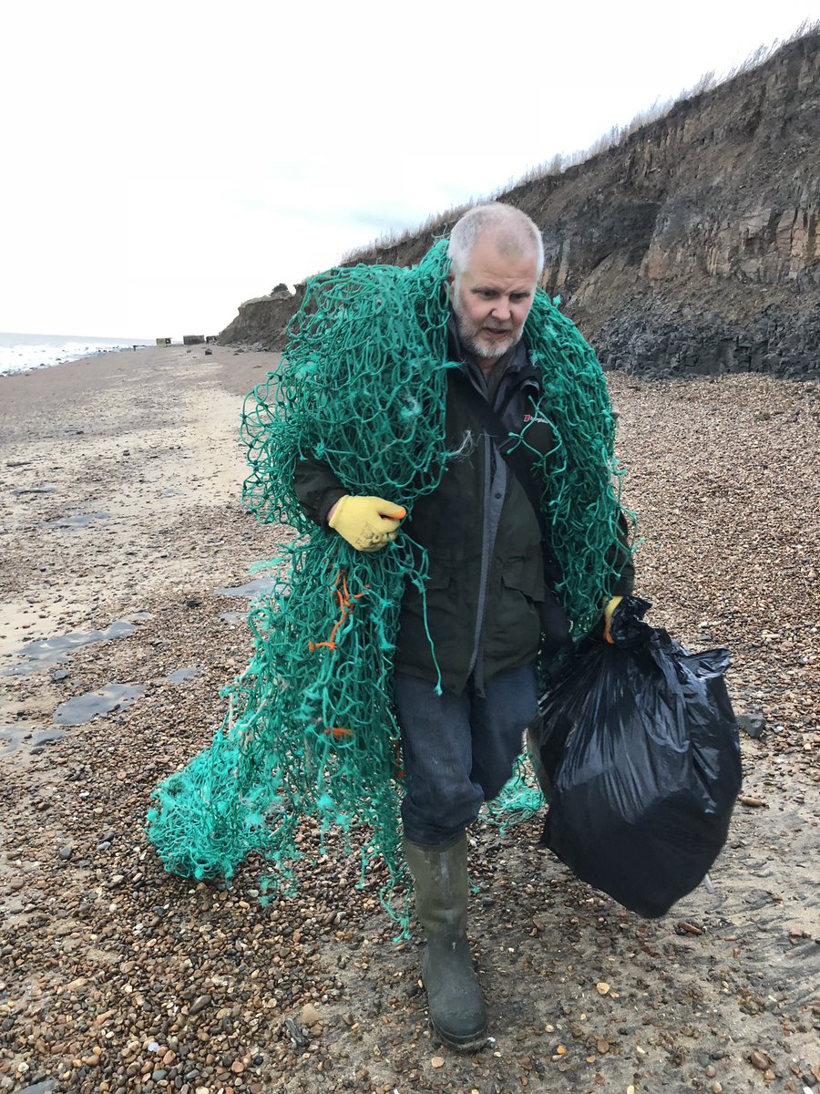 UKrubbishwalks's tweet photo. I get some weird looks sometimes from people walking by when I’m walking along draped in beach trash. I got over any embarrassment years ago. I would feel far more embarrassed just walking by #litter and not picking it up. #myplasticpromise https://t.co/ZceNUpJTYC