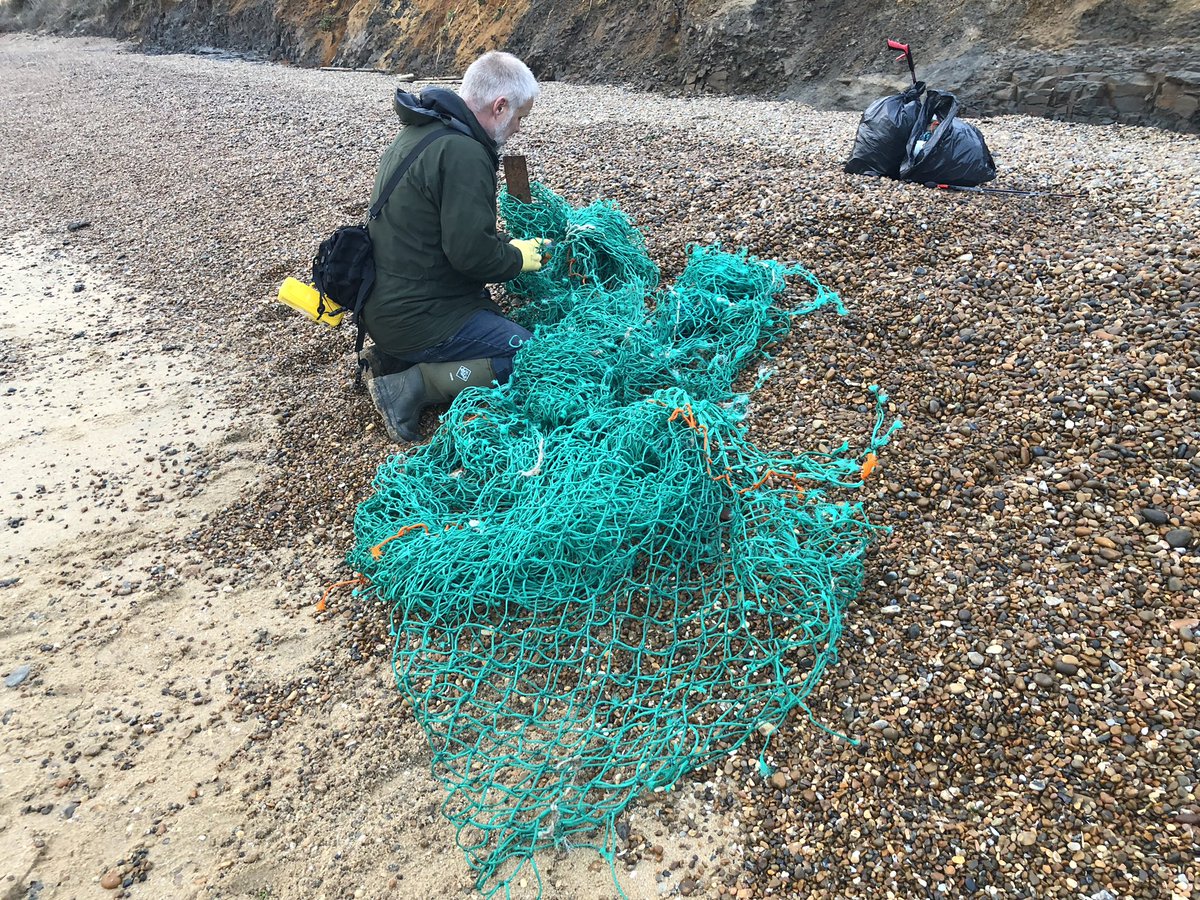 UKrubbishwalks's tweet photo. I get some weird looks sometimes from people walking by when I’m walking along draped in beach trash. I got over any embarrassment years ago. I would feel far more embarrassed just walking by #litter and not picking it up. #myplasticpromise https://t.co/ZceNUpJTYC