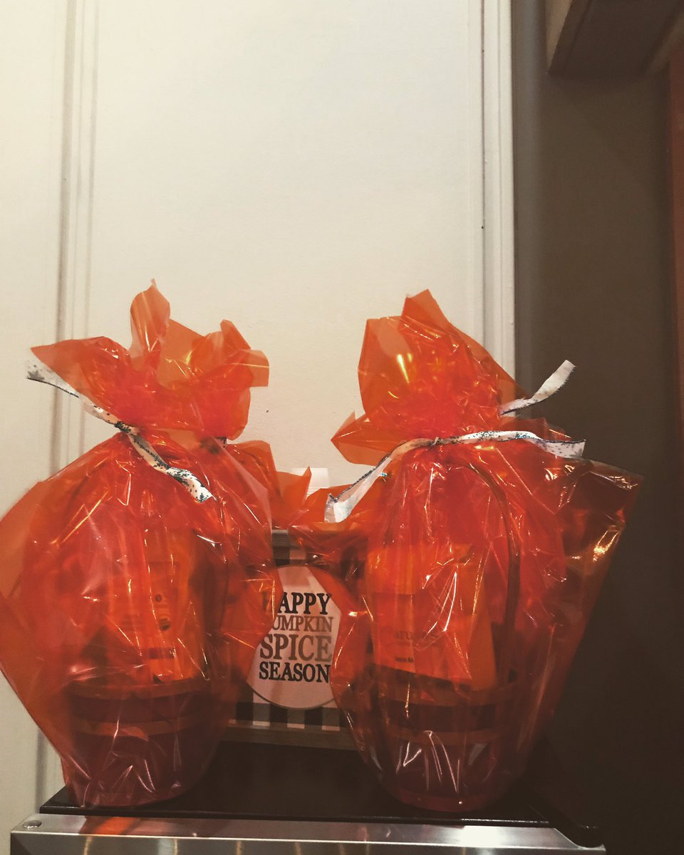 It’s the season of giving! Looking for a gift for that coffee lover in your life? We are featuring $35.00 gift baskets with our 1 lb. specialty custom blend coffee beans ($12.99 - $14.99 value), and a $25.00 gift certificate. For every basket sold, we will donate $5.00 to FurKids