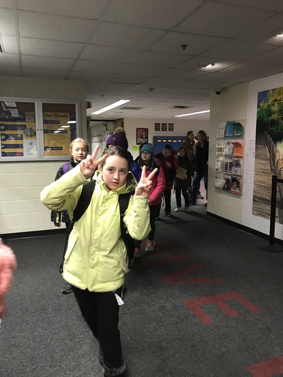 OndePerpsFdn's tweet photo. #fivehawks #plsas #WolfRidge Five Hawks students are loading up and ready to go! https://t.co/xQXnPeDIJM
