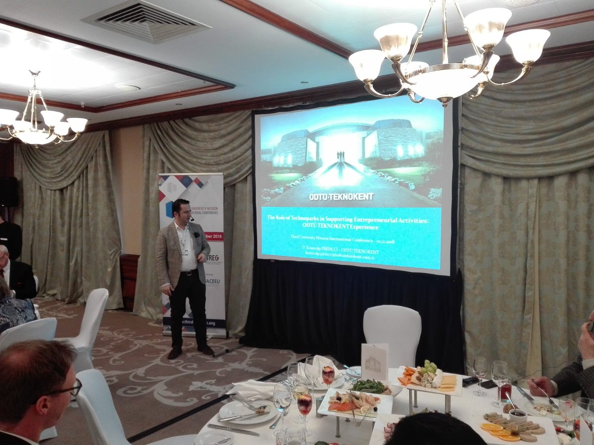 Moskova Devlet Üniversitesi'nde gerçekleşen 3. Uluslararası Üniversiteler Konferansı'nda ODTÜ TEKNOKENT örneğinde girişimci teknokent uygulamalarını anlattık.