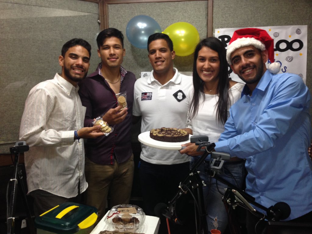 HInspiran's tweet photo. Este sábado en Historias que Inspiran tuvimos doble celebración, por un lado llegamos a nuestro programa número 100, y por otro el cumpleaños de nuestro @CoachJoseParra ¡Que sigan los éxitos! https://t.co/VDbTTsT001