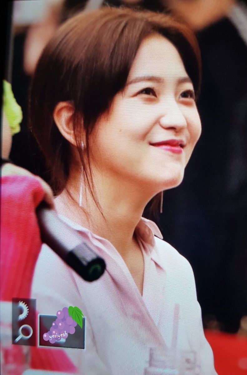 yeriyeah3051's tweet photo. 181203

#예리 #yeri #RedVelvet #레드벨벳 💕💕💕 https://t.co/HS3PkHzSKl