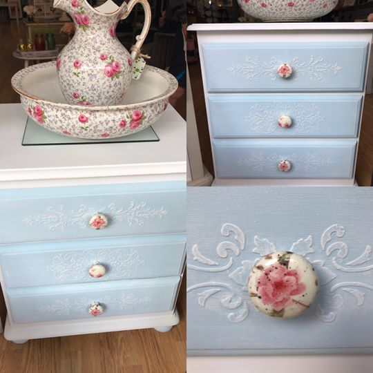 This lovely 3 drawer unit would look gorgeous in a bedroom, or a bathroom - unique piece with handmade rose knobs too! #WorcestershireHour #UpcycledHour