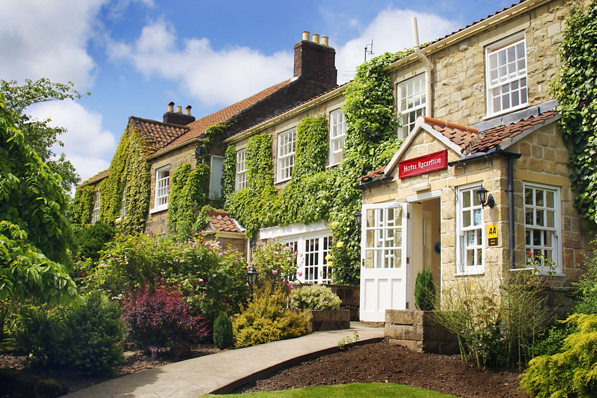 OxPastureHotel's tweet photo. CHRISTMAS COMPETITION - WIN WIN WIN a Luxury Hotel Break 🍀🎉🎉 Winner drawn on 16 December
    
Just FOLLOW US and RE-TWEET 🙂 
See - https://t.co/B7iWwOpD9C                                 
  
#Scarborough #Yorkshire #NorthYorkshire #dogfriendly 🐶 #luxury #hotels #luxuryhotels https://t.co/C5aOAKk55C