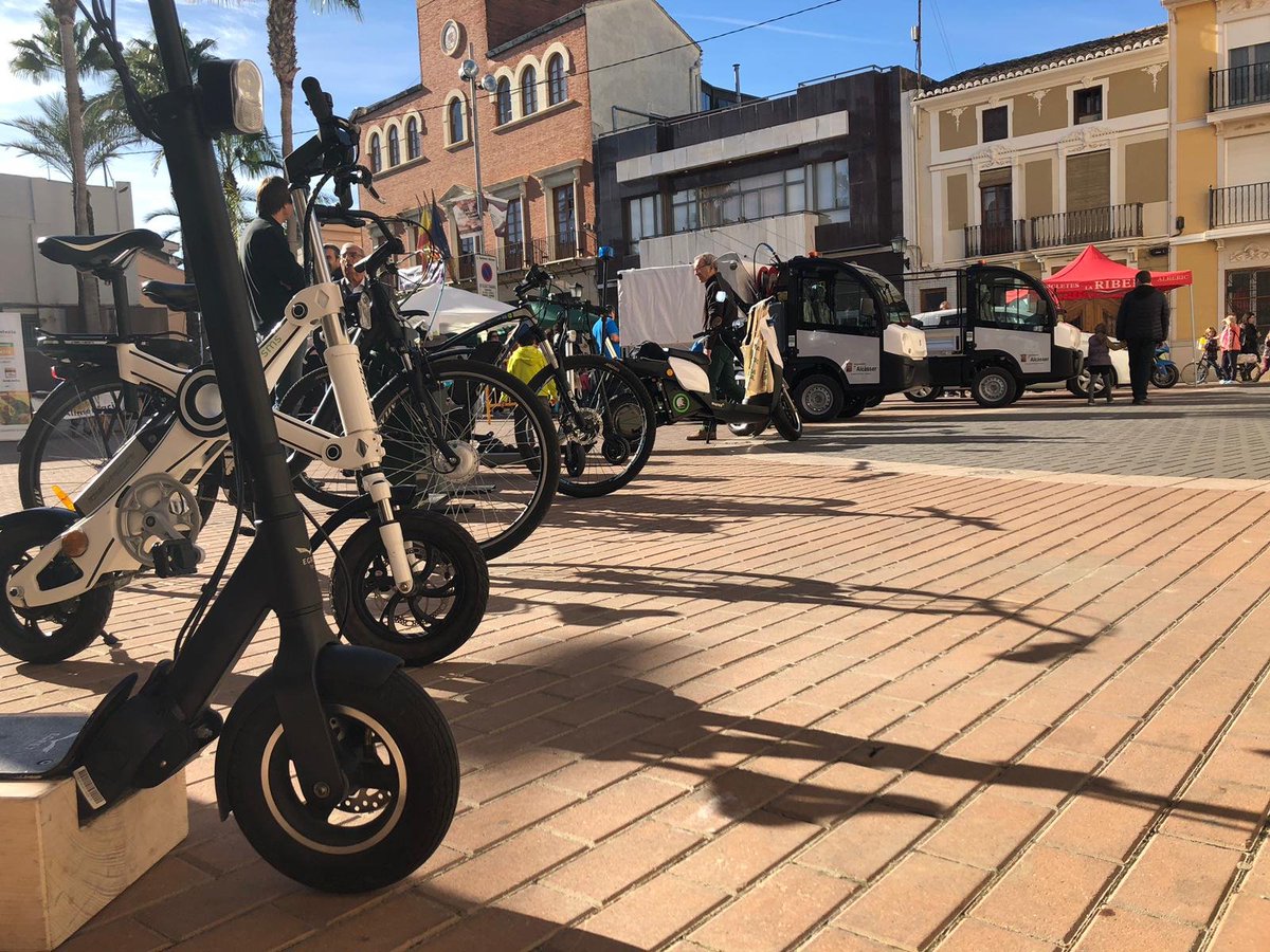 CMup2city's tweet photo. Hemos estado en la Ecofira d’Alcasser para mostrarle a toda la población y comarca, las ventajas de una movilidad ecológica y sostenible.
Desde #Up2city estamos seguros de que los grandes cambios empiezan por gestos pequeños. 🤗🚲
#AVVE #EcoFira #Jornadessostenibles2018 https://t.co/thqEAI81f6
