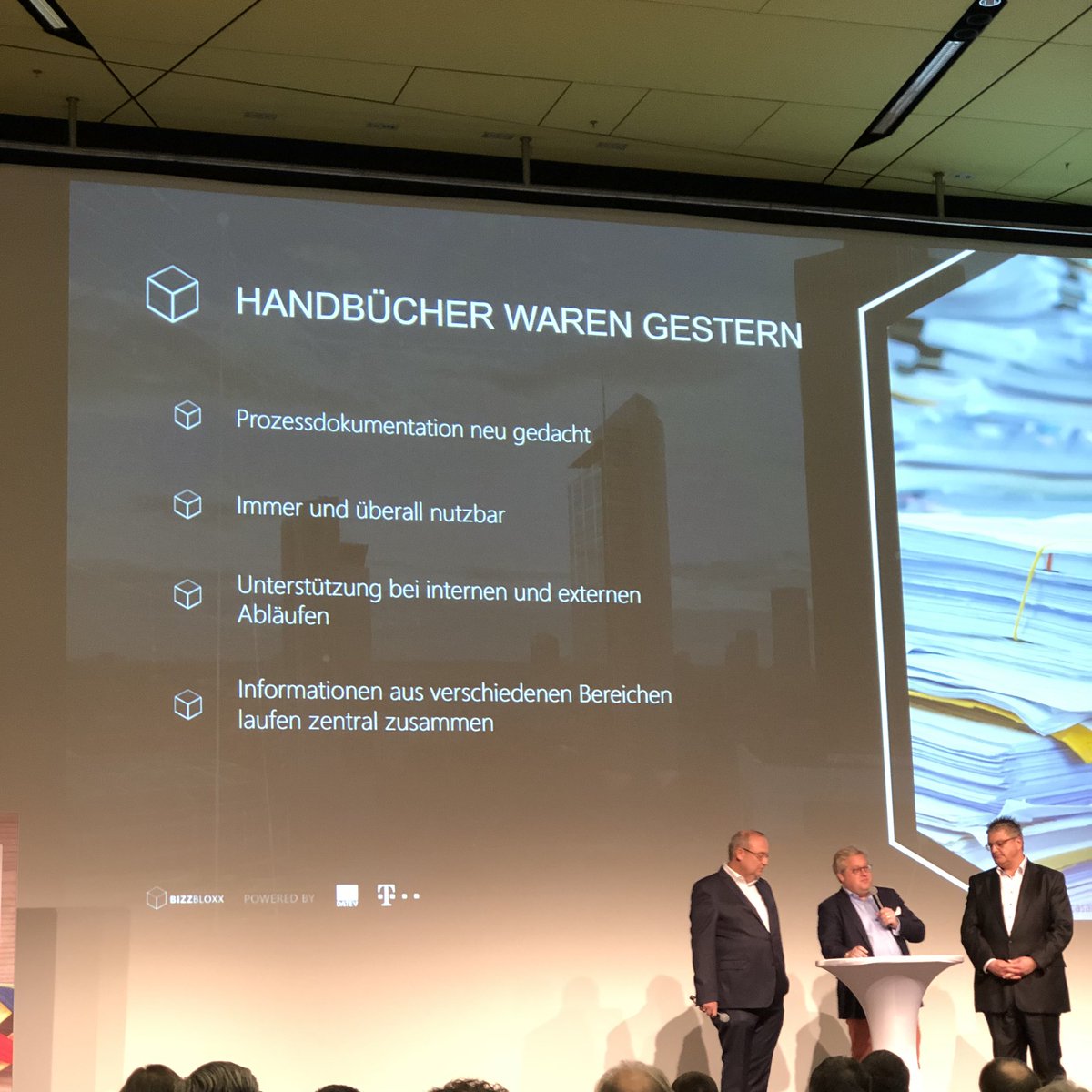 VECTURAFAST's tweet image. #blobs18  #BizzBloxx Handbücher waren gestern